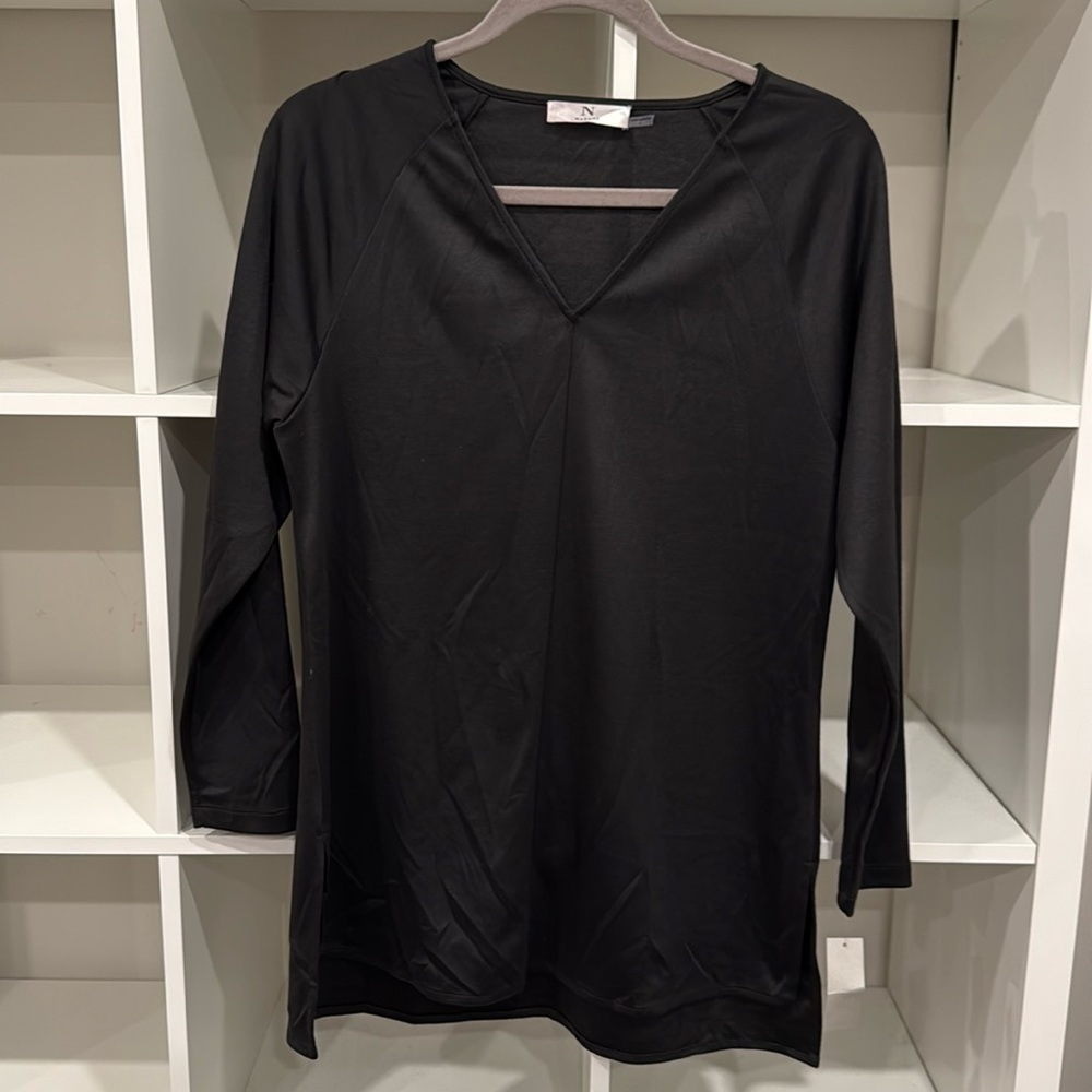 NWT: Natori V-neck black tunic, size S